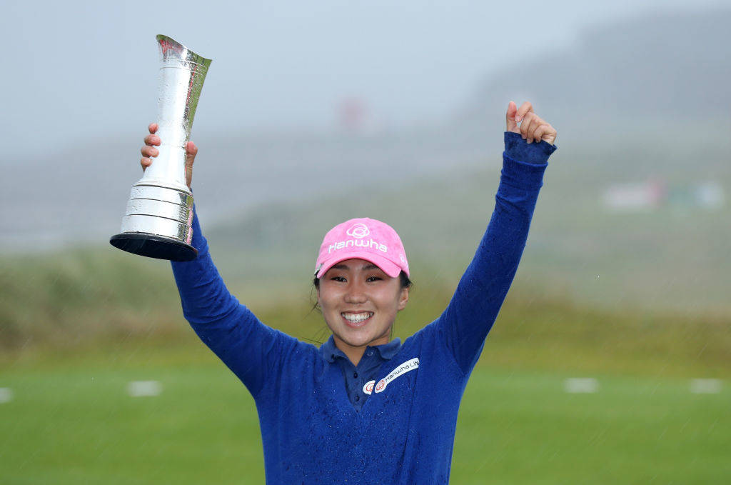 I K Kim holds the trophy aloft after winning the AIG Women